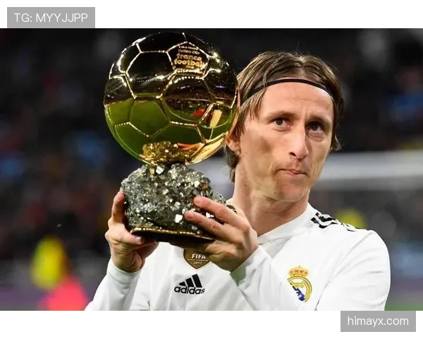 厄德高与莫德里奇：中场组织核心的战术角色差异与比赛影响力解析