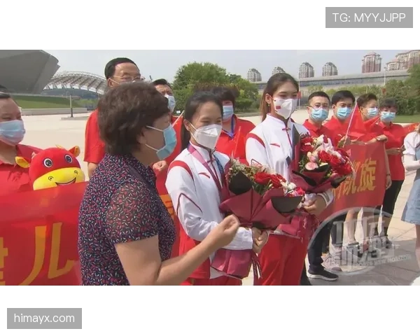 朱雪莹训练完直接啃冰块，这自律狠人连喝水都算卡路里？